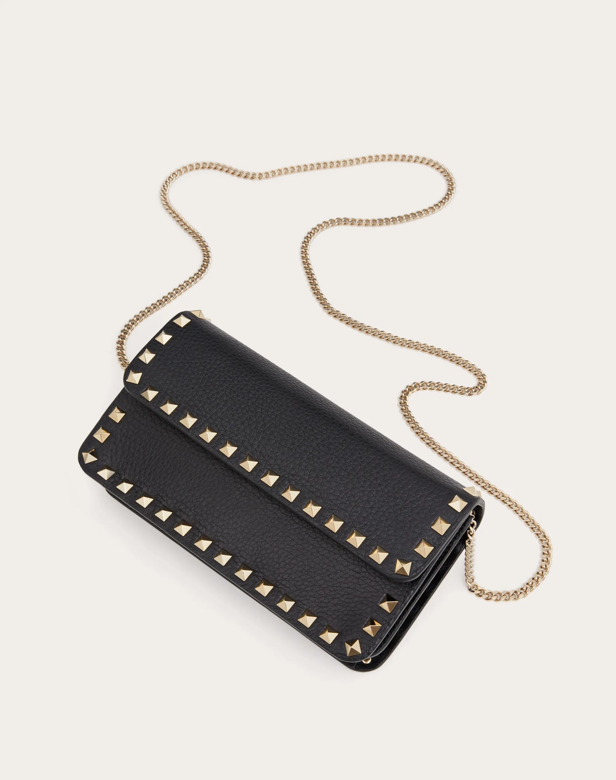 POUCH CON CATENA ROCKSTUD IN VITELLO GRANATO